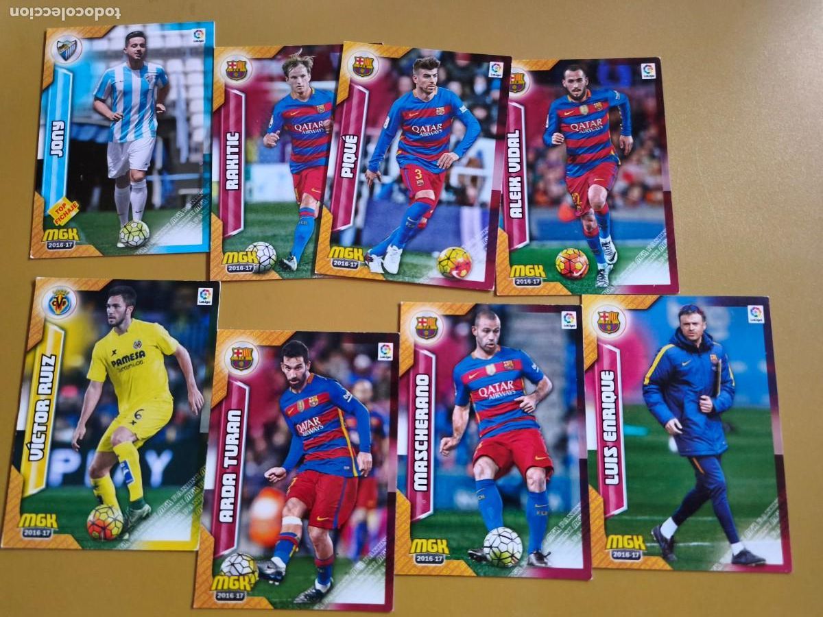 Football Stickers: megacracks 2016 17 contiene 8 cromos