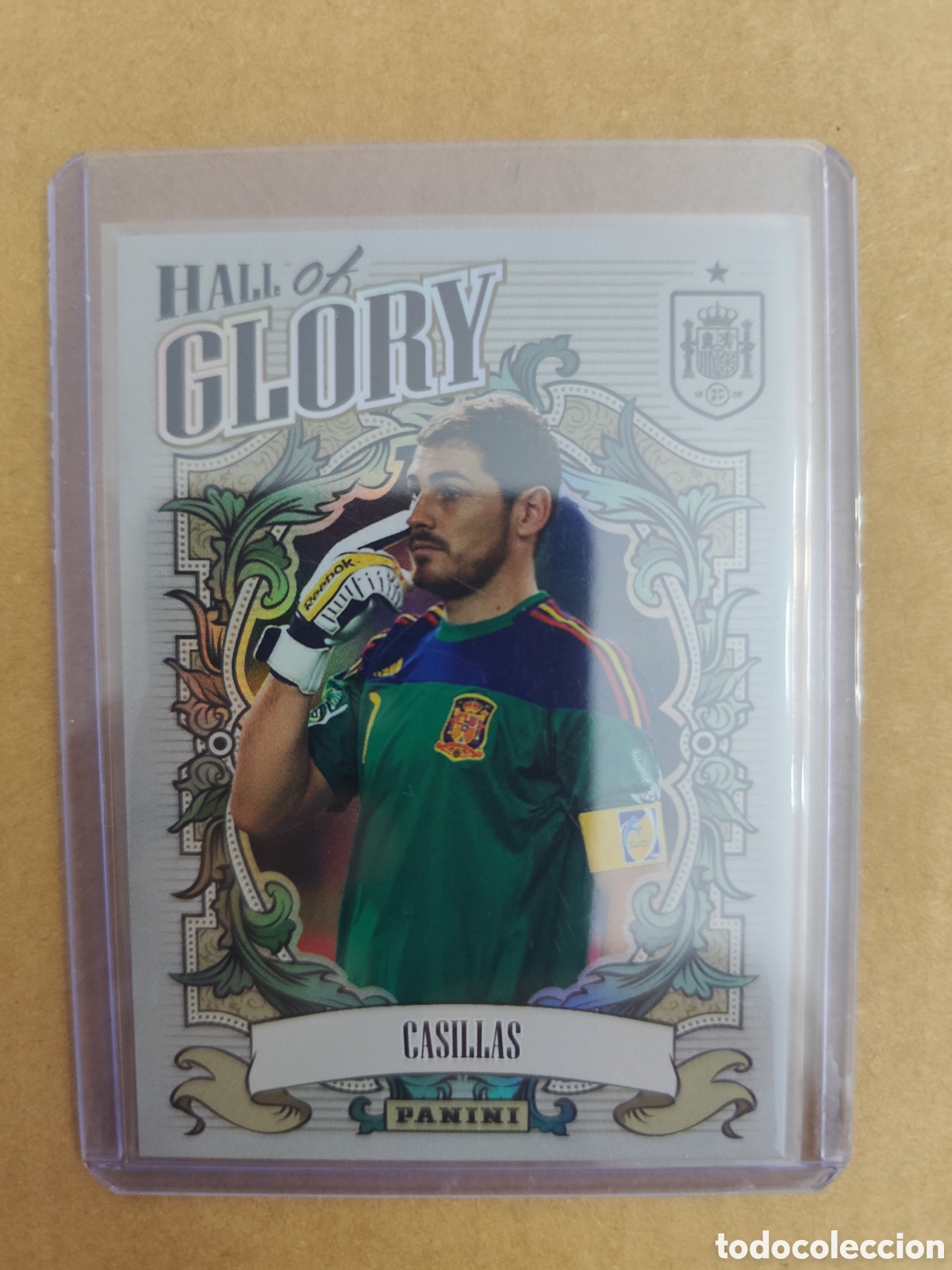 Figurine di Calcio: IKER CASILLAS HALL OF GLORY SELECCI&Oacute;N ESPA&Ntilde;OLA 2000 2026 PANINI TRIBUTO