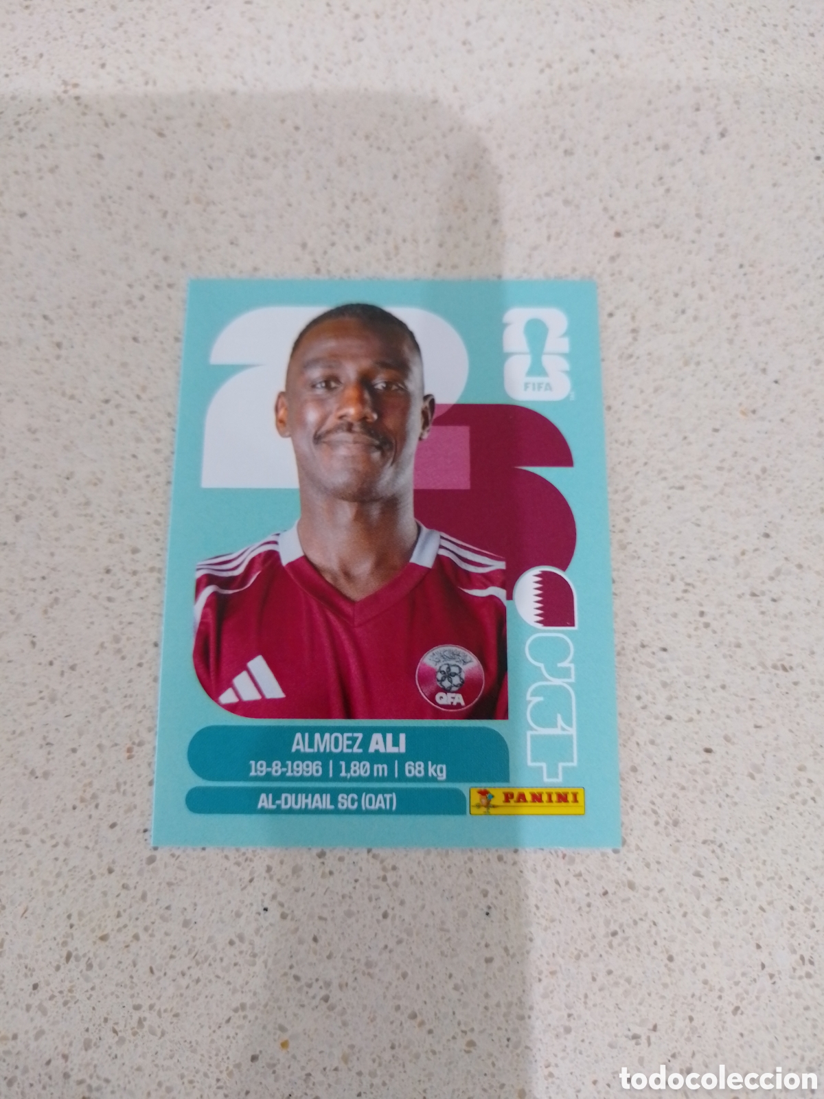 Cromos de F&uacute;tbol: CROMO NUMERO 20 ALI QATAR. MUNDIAL 2026. PANINI.