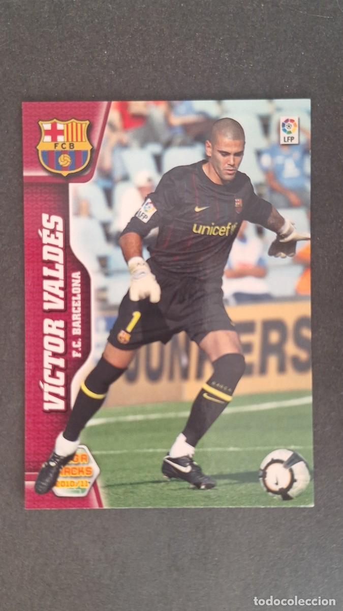 Cromos de F&uacute;tbol: L1 VICTOR VALDES F. C. BARCELONA 56 PANINI MEGACRACKS 2010 2011 10 11