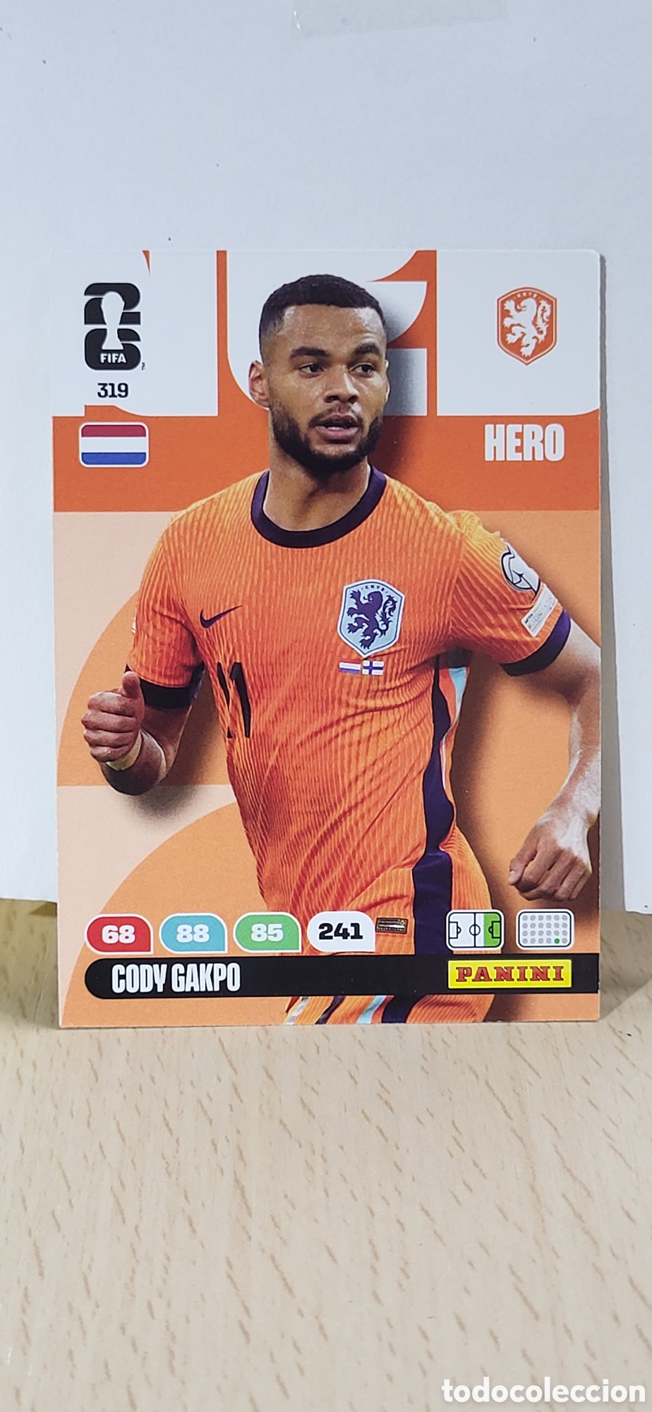Cartes &agrave; collectionner de Football: CODY GAKPO PAISES BAJOS HOLANDA N&ordm; 319 ADRENALYN XL MUNDIAL 2026 26 FIFA WORLD CUP PANINI