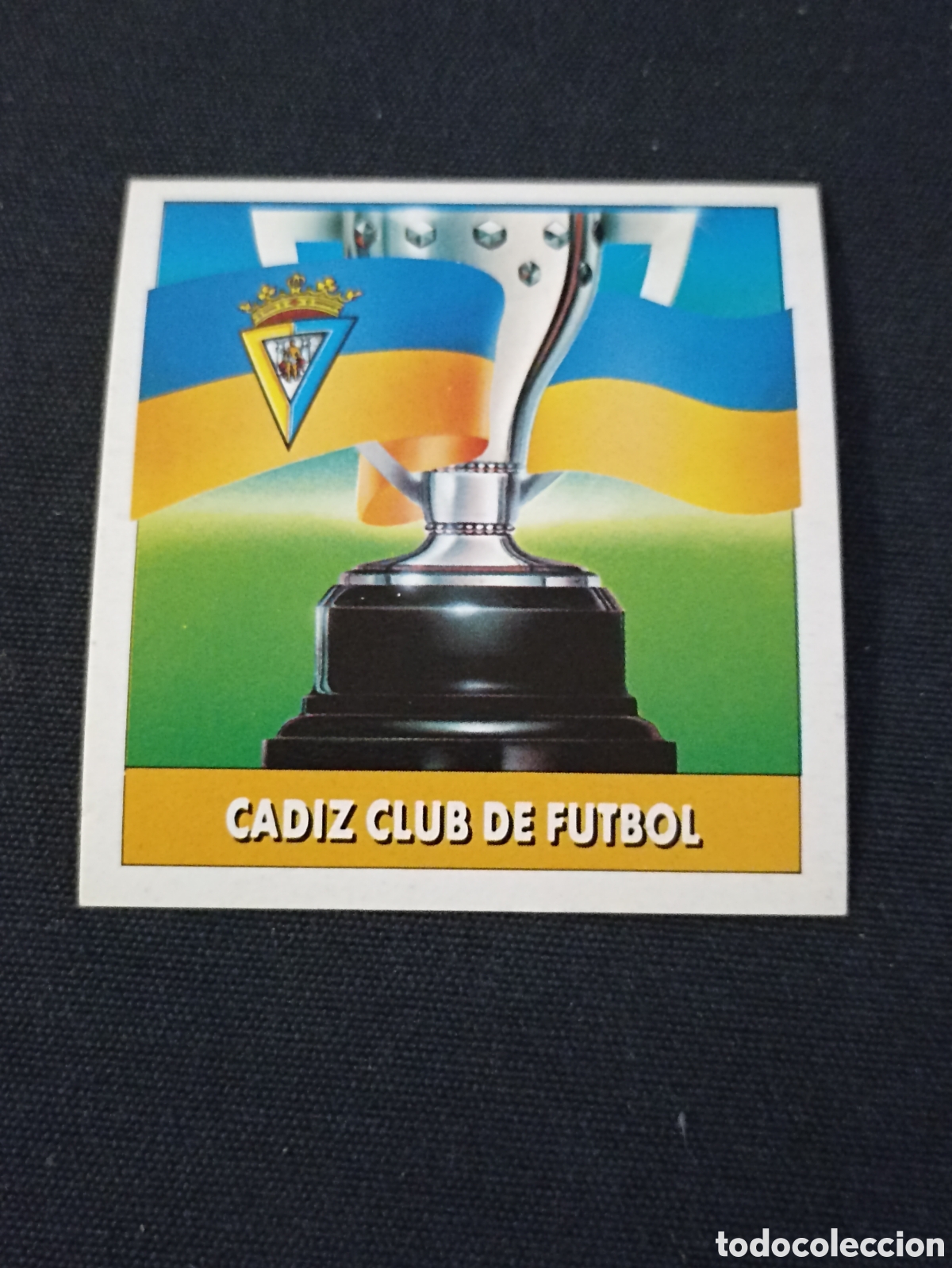 Figurine di Calcio: Escudo y Bandera ( C&aacute;diz Club de F&uacute;tbol ). Liga este 92-93. Nunca pegado