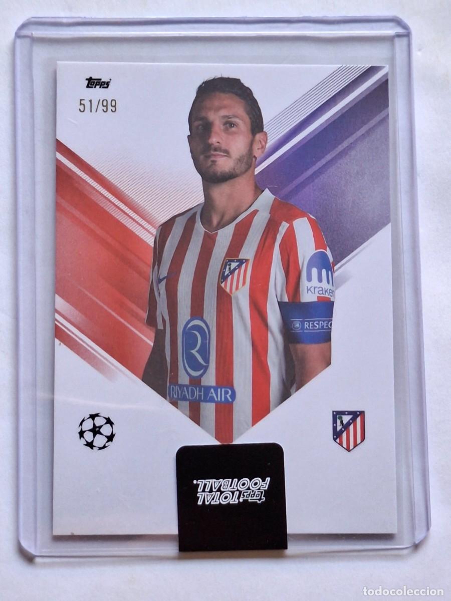 Cromos de Futebol: Numerada 51/99 Series UCC #86 KOKE Atl&eacute;tico Madrid TOPPS Total Football 2025-26 TopLoader Precintado