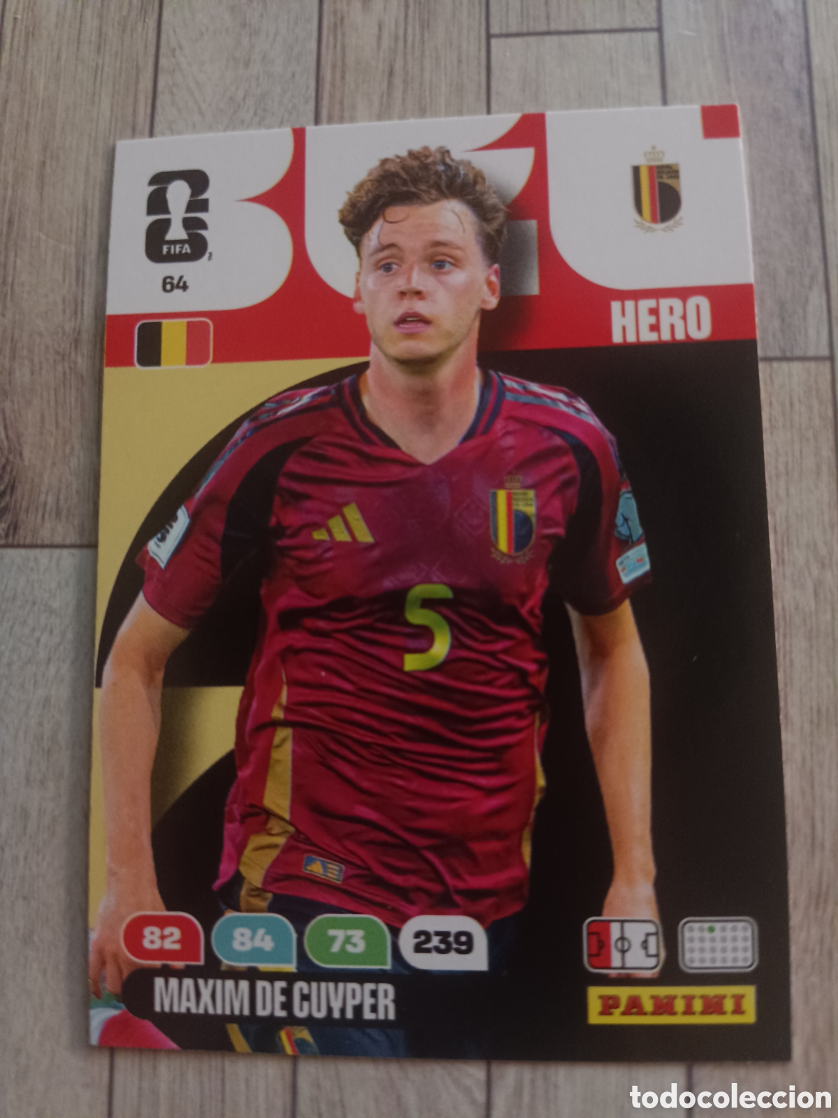 Fu&szlig;ball-Sticker: 64 MAXIM DE CUYPER BELGICA HERO ADRENALYN XL MUNDIAL FIFA WORLD CUP 2026 PANINI