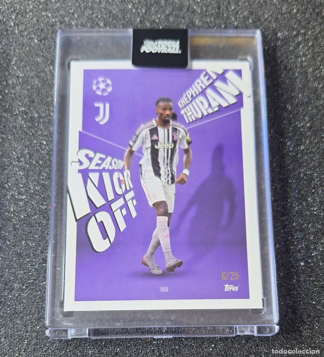Cromos de f&uacute;tbol: Khephren Thuram Juventus Topps Total Football 6/25 Season Kick Off Purple Caja Magnetica