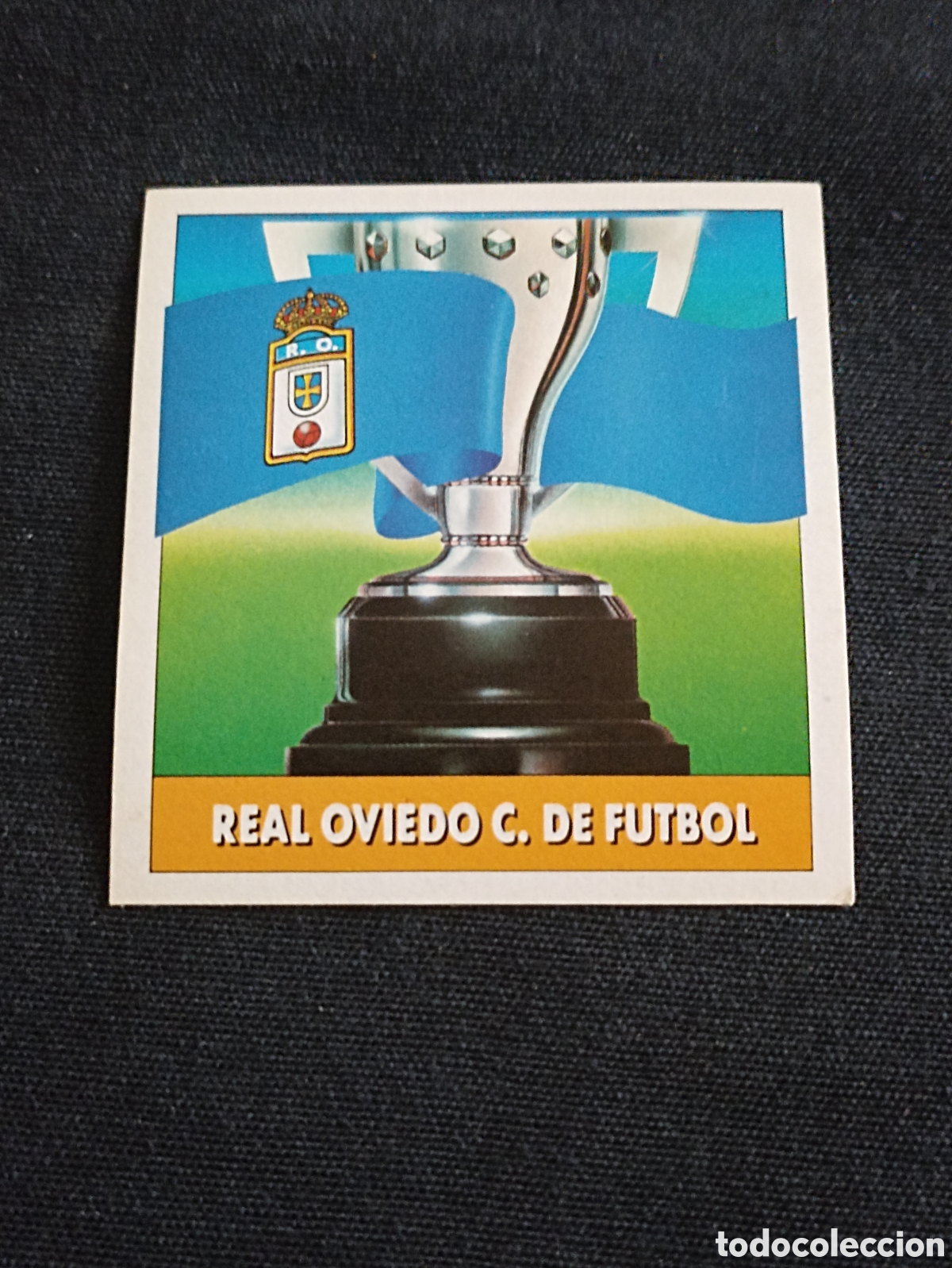 Cromos de Futebol: Escudo y Bandera ( Real Oviedo Club De F&uacute;tbol ). Liga este 92-93. Nunca pegado