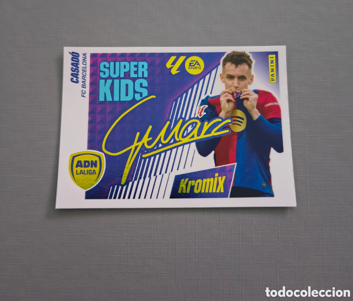 Figurine di Calcio: LALIGA ESTE 2025 2026 EA SPORTS 25 26 ALBUM PANINI ADN LALIGA SUPER KIDS KROMIX N. K5 CASAD&Oacute; FC BARC