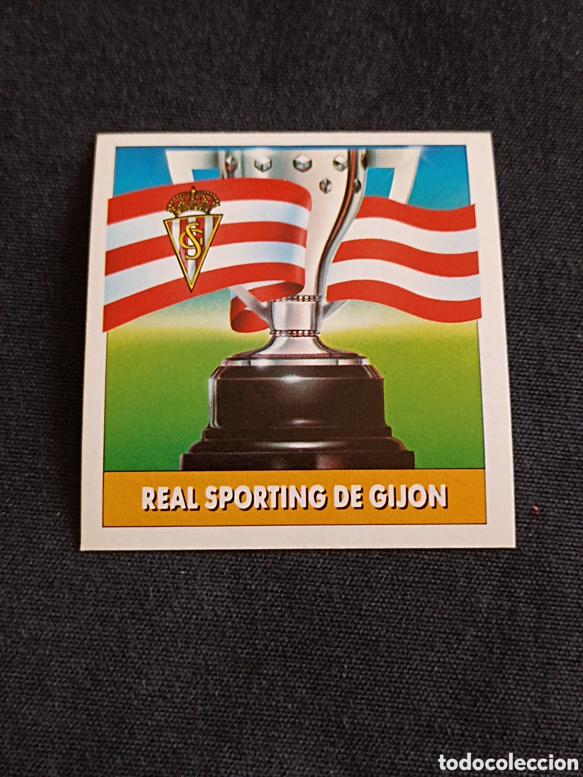 Cromos de f&uacute;tbol: Escudo y Bandera ( Real Sporting de Gij&oacute;n ). Liga este 92-93. Nunca pegado