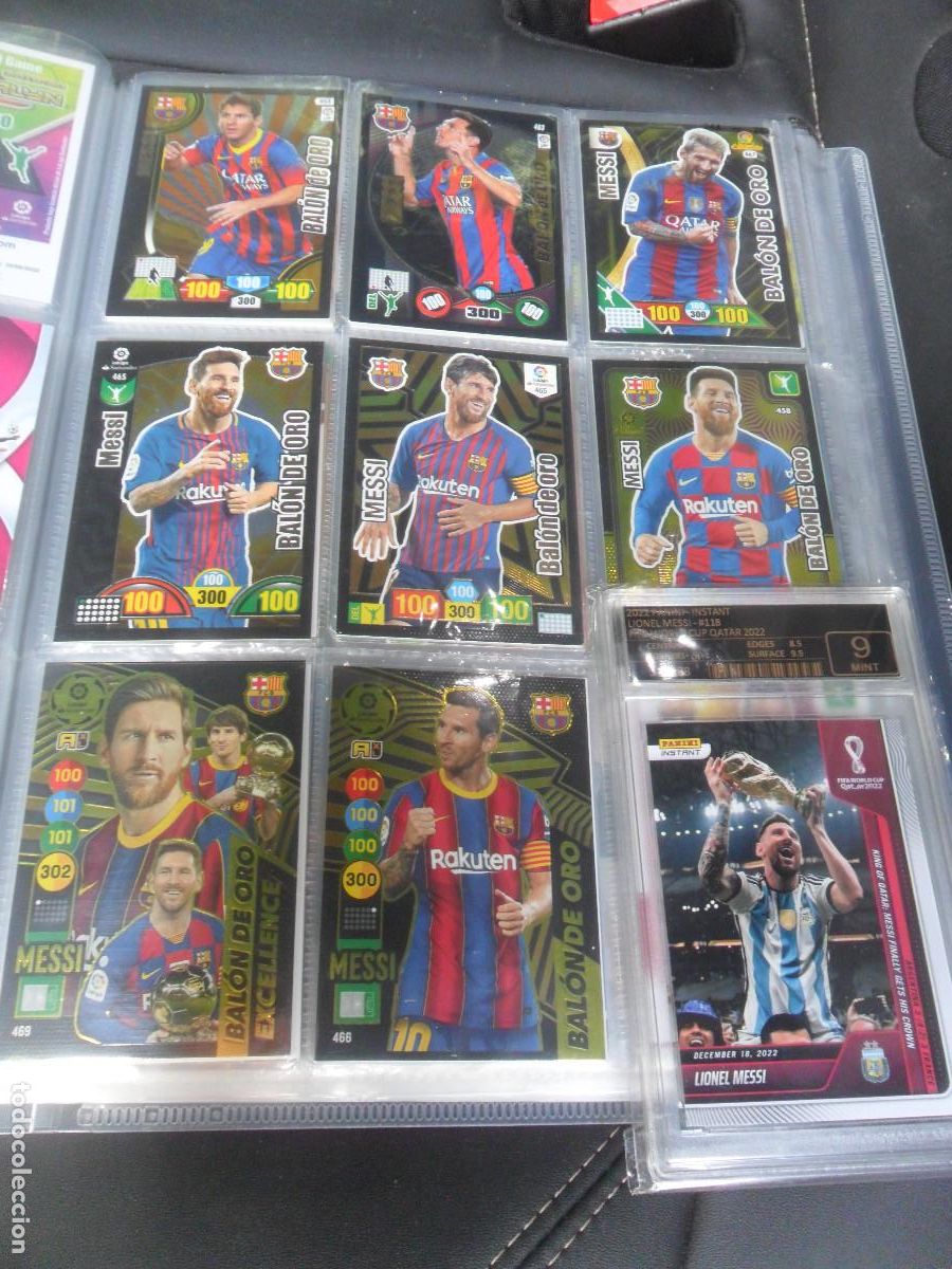 Fu&szlig;ball-Sticker: 80 CROMO MESSI NUNCA PEGADO 8 BAL&Oacute;N ORO ADRENALYN GRADEADO FIFA WORLD QATAR 2022 118 TROFEO CERT 9.
