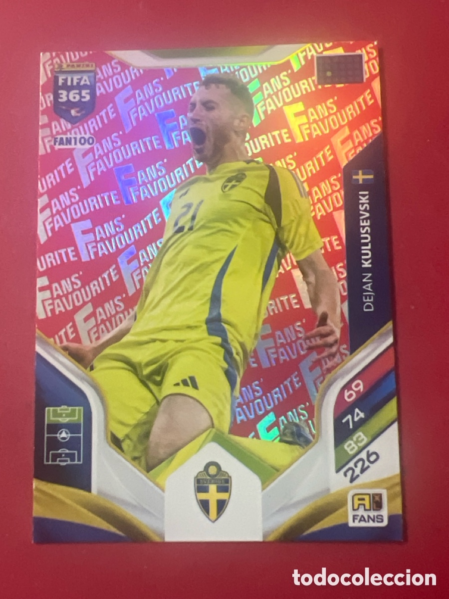 Figurine di Calcio: E1438. FIFA 365. 2026. #FAN100 DEJAN KULUSEVSKI &rdquo;FANS' FAVOURITE&rdquo; PARALELA RED. SUECIA