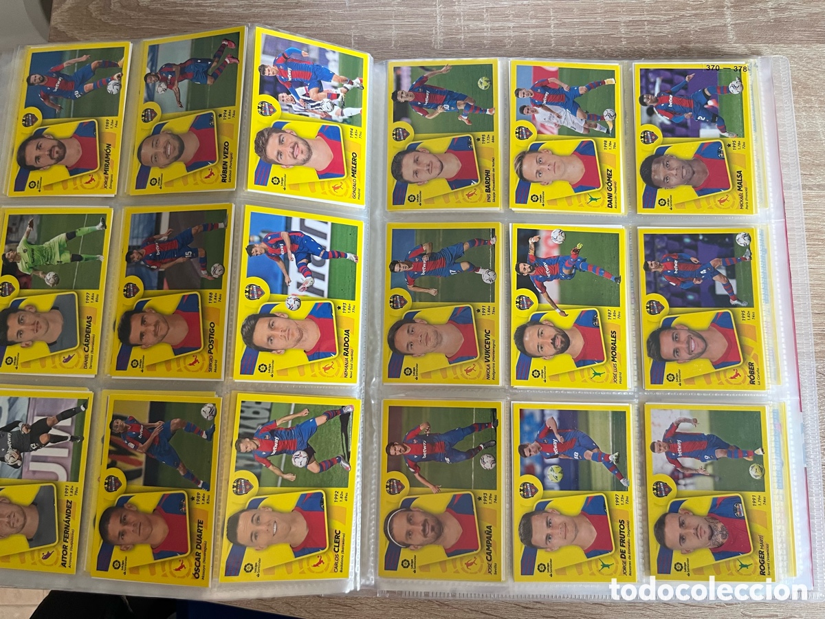 Cromos de f&uacute;tbol: LEVANTE LIGA ESTE EDICIONES ESTE 2021 2022 21 22 SET COMPLETO INCLUYE ESCUDO Y ENTRENADOR