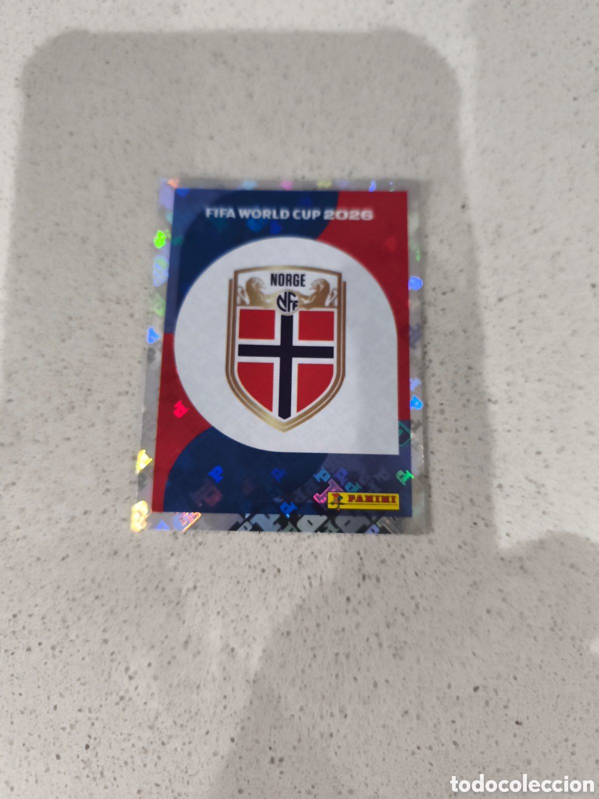 Cromos de f&uacute;tbol: CROMO N&Uacute;MERO 1 ESCUDO NORUEGA. MUNDIAL 2026. PANINI.