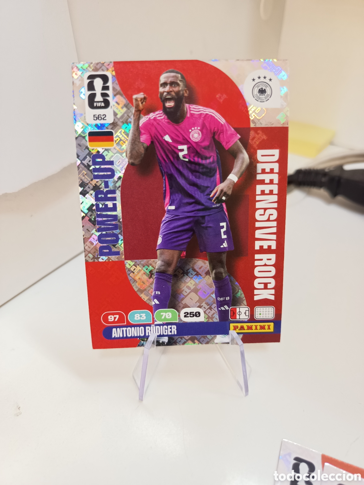 Figurine di Calcio: 562 ANTONIO RUDIGER ADRENALYN WORLD CUP 2026 MUNDIAL