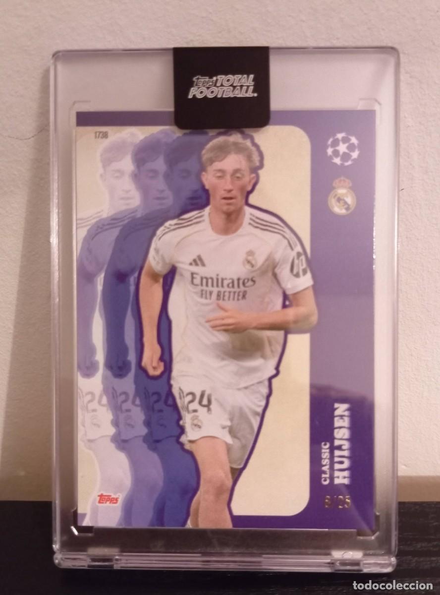 Cartes &agrave; collectionner de Football: -TOPPS TOTAL FOOTBALL 25-26 : HUIJSEN ( REAL MADRID ) NUMERADA 6/25 . /25 CAJA MAGNETICA