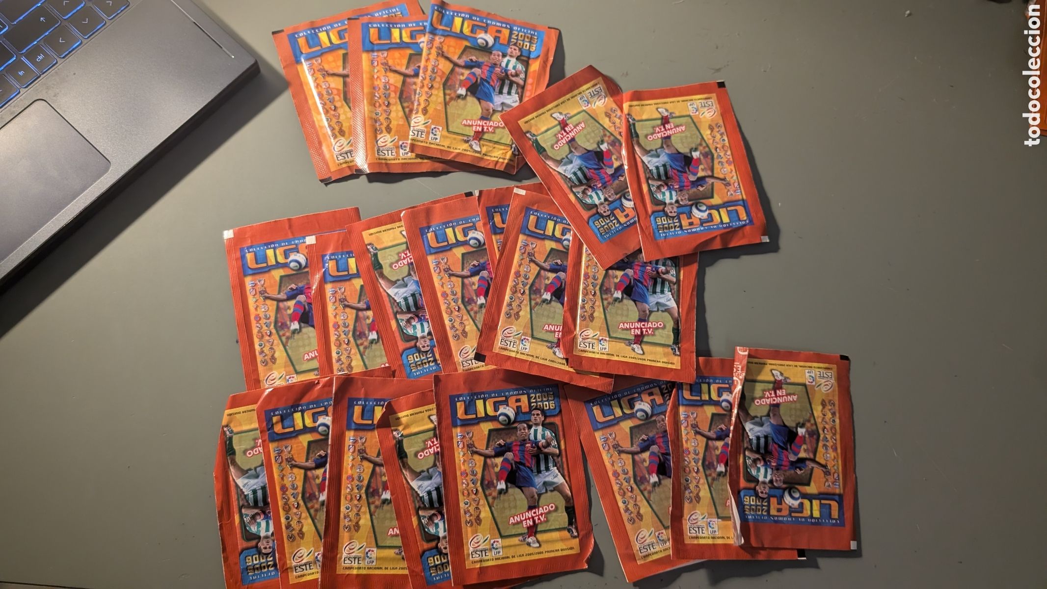 Football Stickers: LOTE 20 SOBRE SIN ABRIR LIGA ESTE 2005/06 05 06 VERSION ANCHO ESTRECHO NUNCA ABIERTO