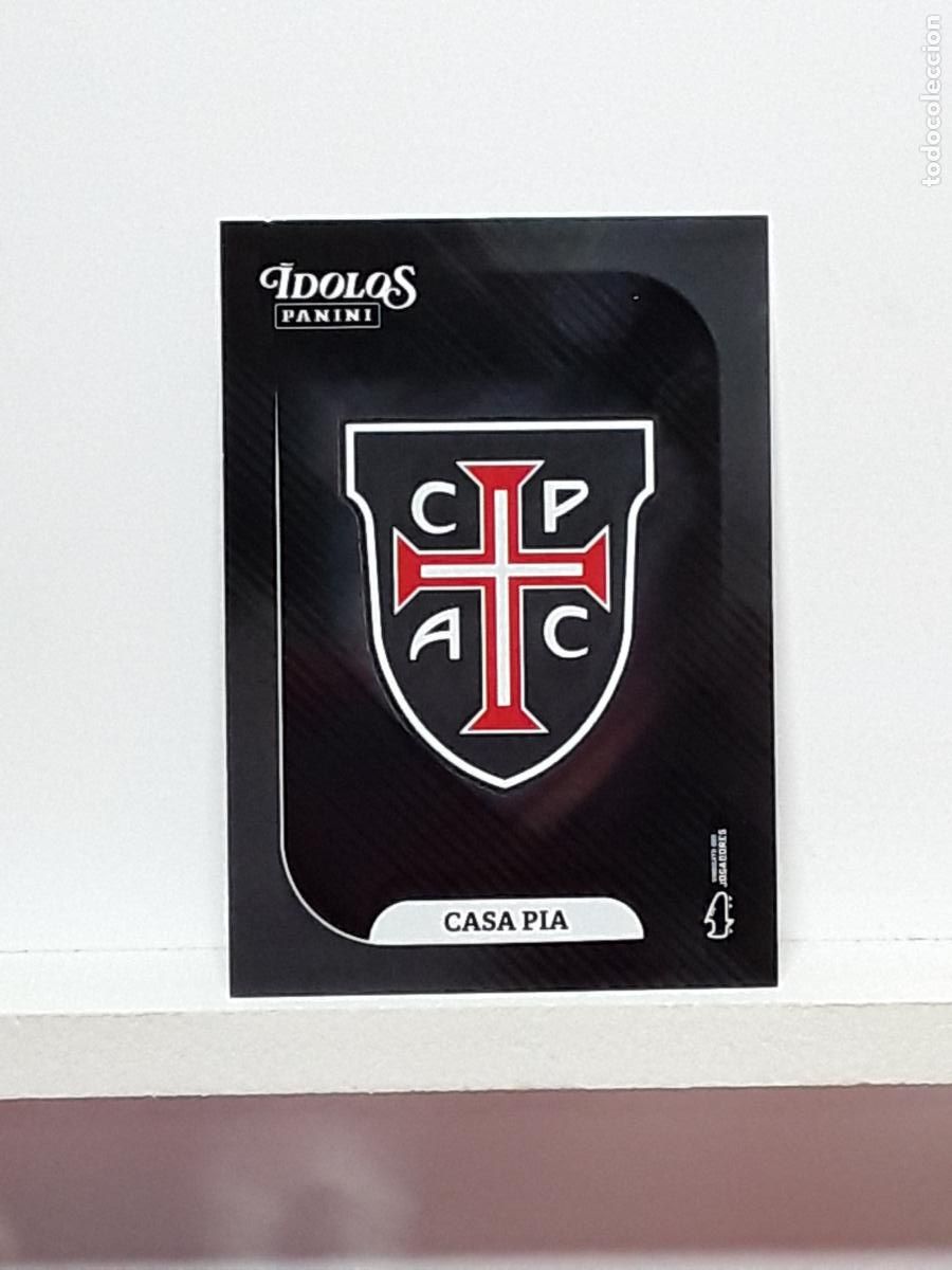 Fu&szlig;ball-Sticker: PORTUGUES 2025 2026 IDOLOS 25 26 CROMO PANINI FUTEBOL N 100 CASA PIA ESCUDO LOGO
