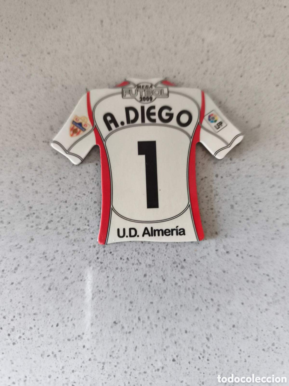 Cromos de f&uacute;tbol: CAMISETA IMAN NUMERO 1 DIEGO ALMERIA. MEGA FUTBOL MAGNETS 2008-2009