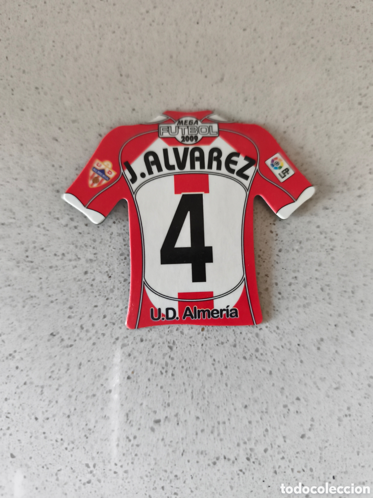 Cromos de f&uacute;tbol: CAMISETA IMAN NUMERO 4 J. ALVAREZ ALMERIA. MEGA FUTBOL MAGNETS 2008-2009