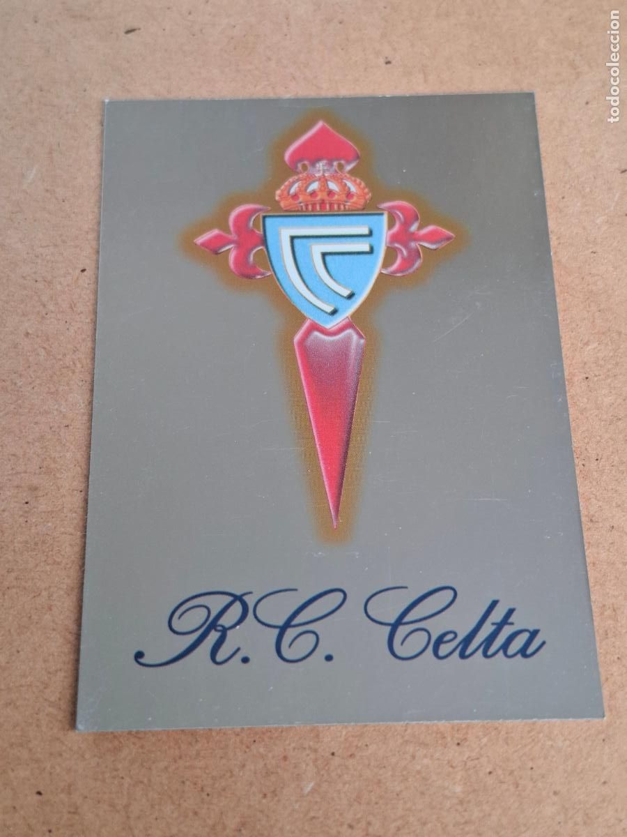 Figurine di Calcio: MUNDICROMO 2001 2002 01 02 - 106 ESCUDO R.C. CELTA ( BRILLO LISO ) - CP13