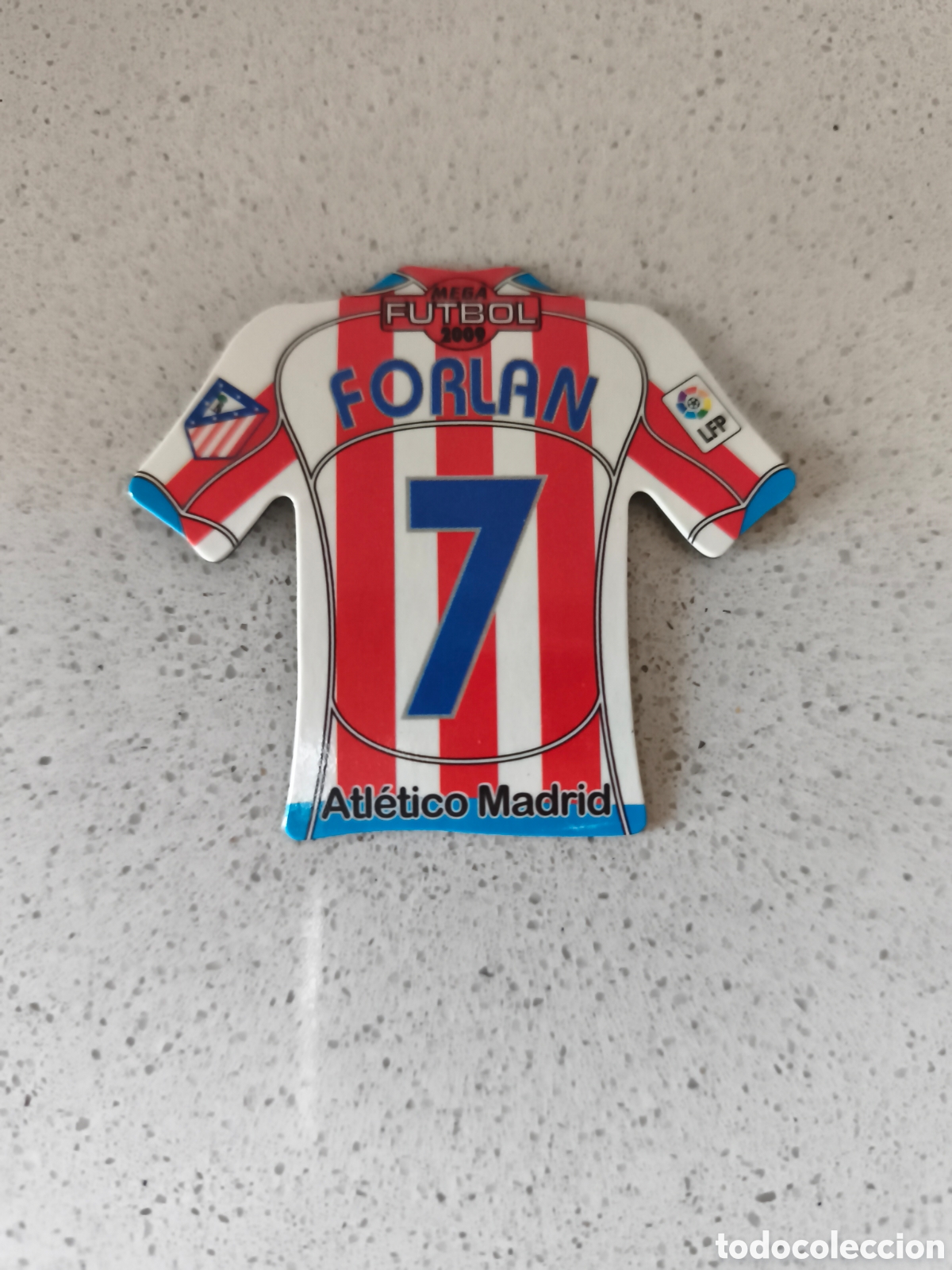 Football Stickers: CAMISETA IMAN NUMERO 7 FORLAN ATLETICO DE MADRID. MEGA FUTBOL MAGNETS 2008-2009