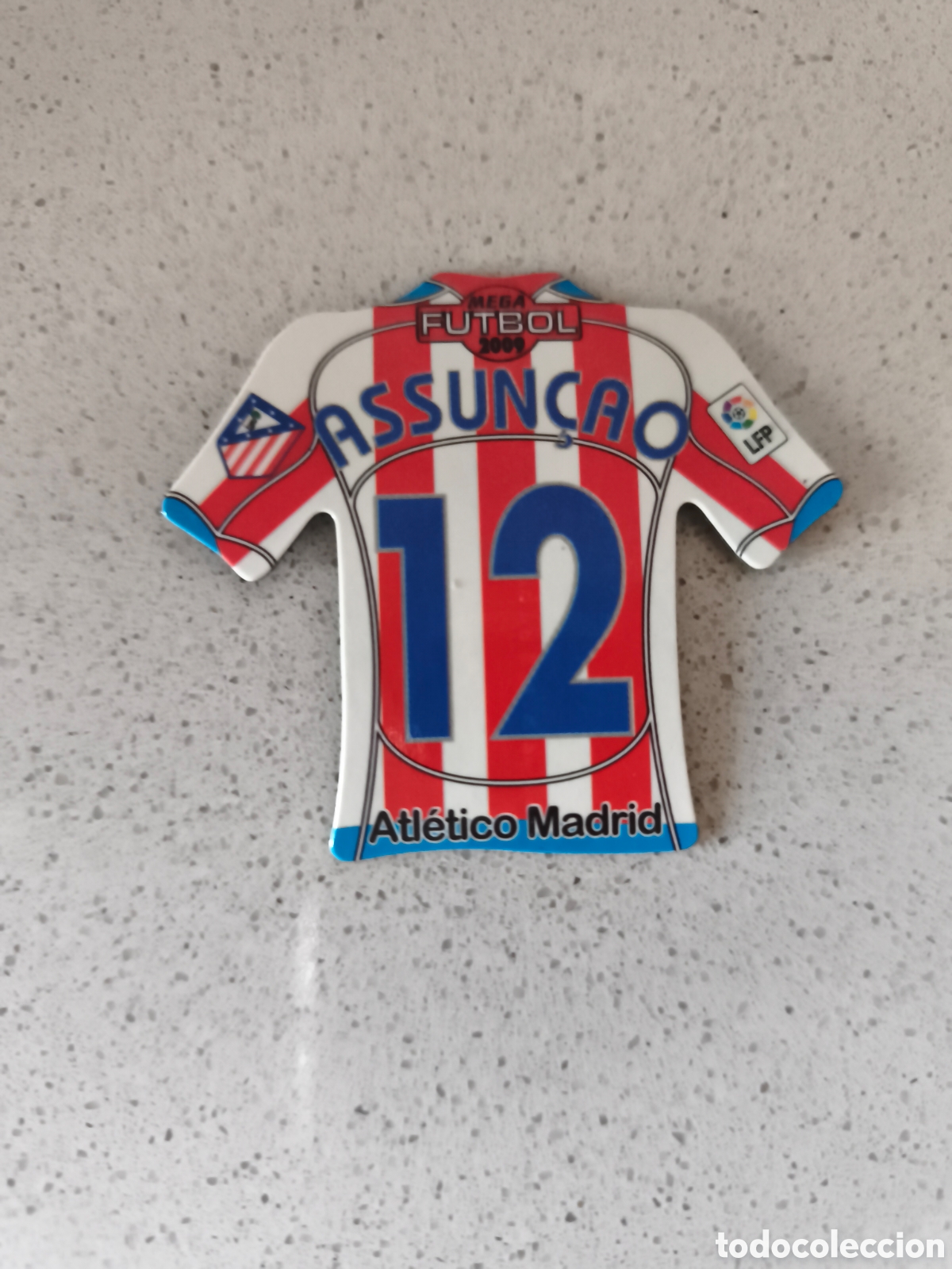 Cromos de f&uacute;tbol: CAMISETA IMAN NUMERO 12 ASSUN&Ccedil;AO ATLETICO DE MADRID. MEGA FUTBOL MAGNETS 2008-2009