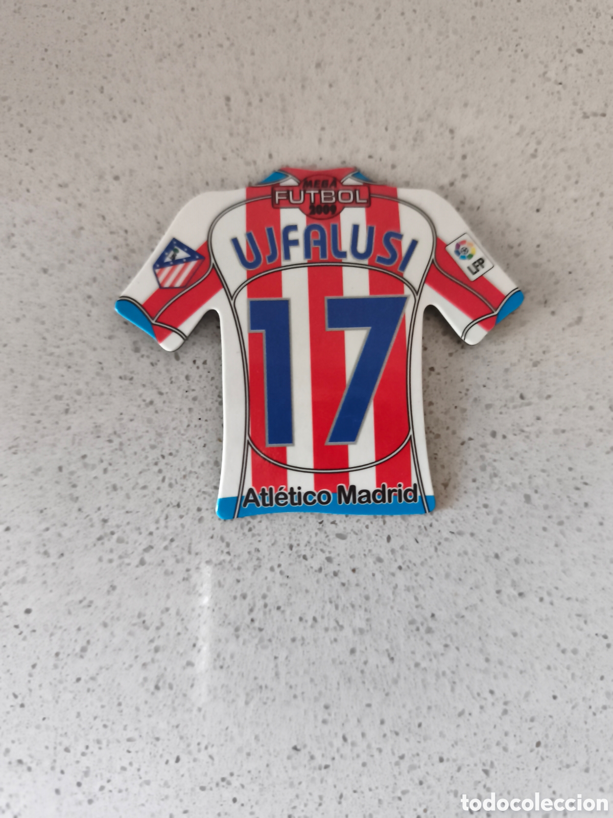 Cromos de f&uacute;tbol: CAMISETA IMAN NUMERO 17 UJFALUSI. ATLETICO DE MADRID. MEGA FUTBOL MAGNETS 2008-2009