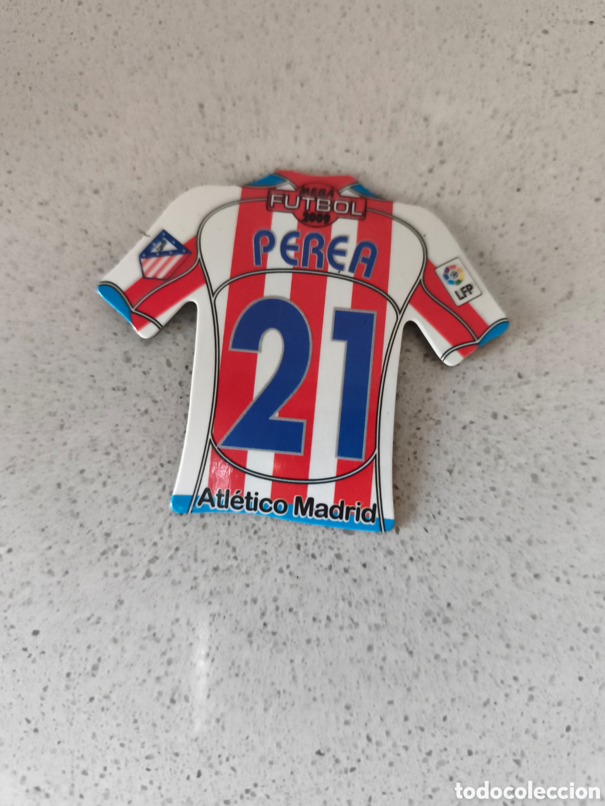 Cromos de Futebol: CAMISETA IMAN NUMERO 21 PEREA. ATLETICO DE MADRID. MEGA FUTBOL MAGNETS 2008-2009