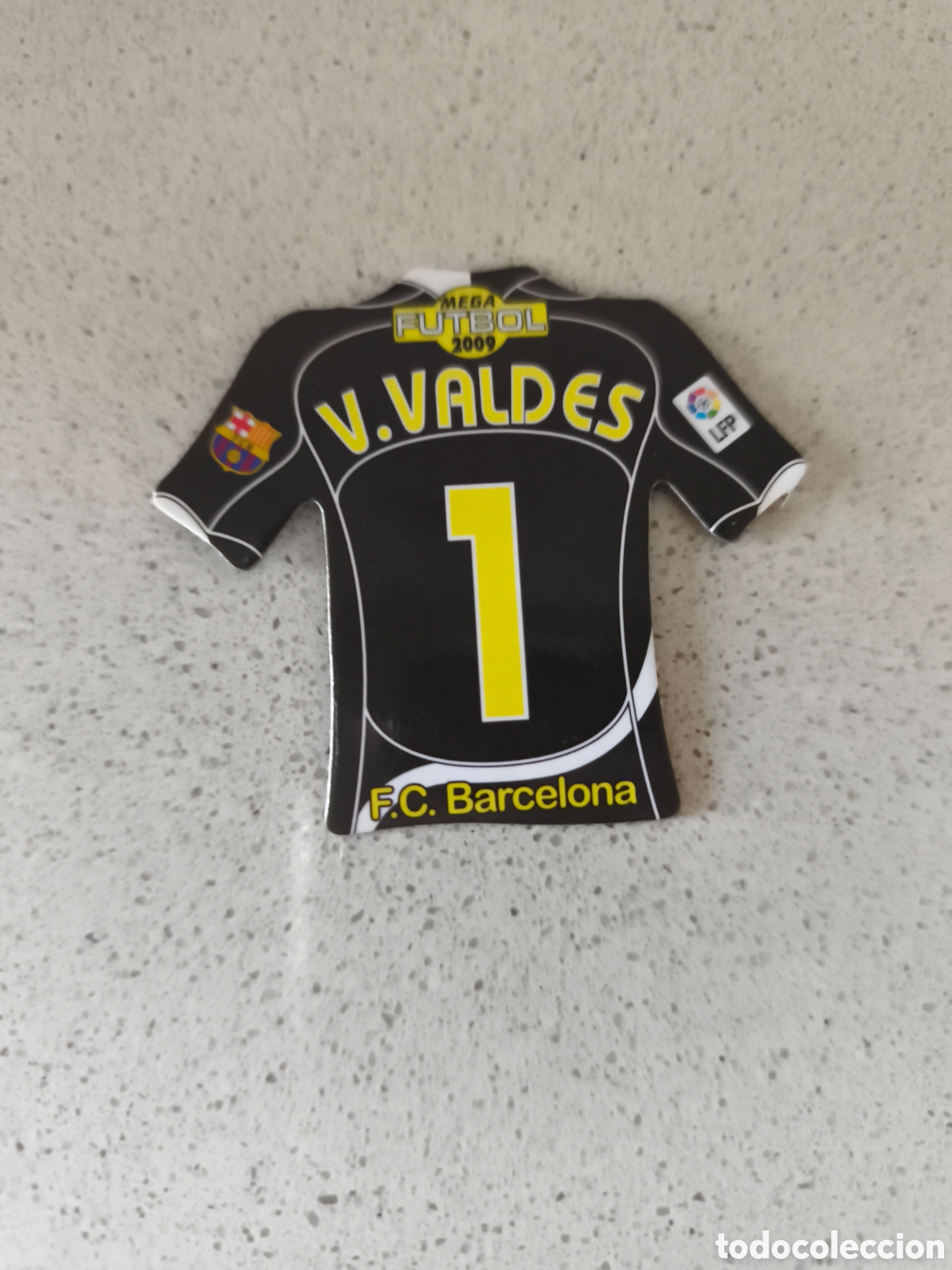 Cromos de Futebol: CAMISETA IMAN NUMERO 1 V. VALDES FC BARCELONA. MEGA FUTBOL MAGNETS 2008-2009