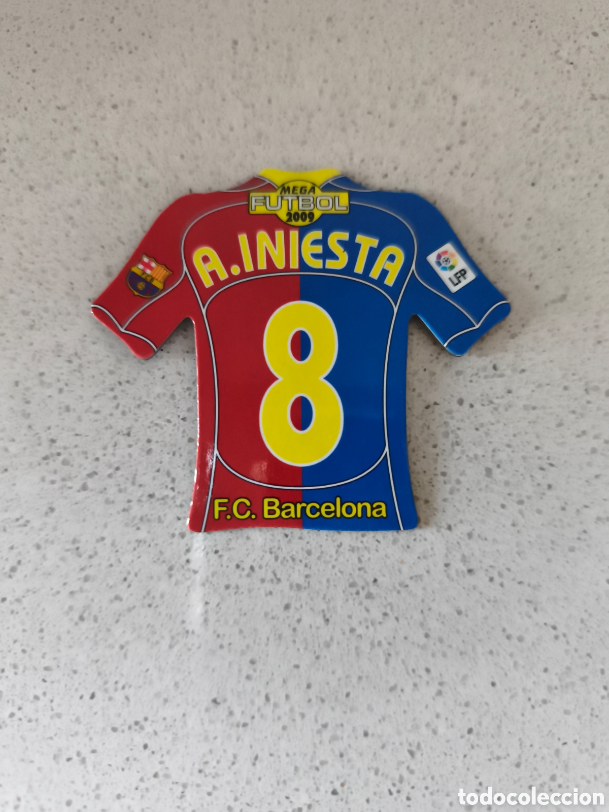 Cromos de Futebol: CAMISETA IMAN NUMERO 8 INIESTA FC BARCELONA. MEGA FUTBOL MAGNETS 2008-2009