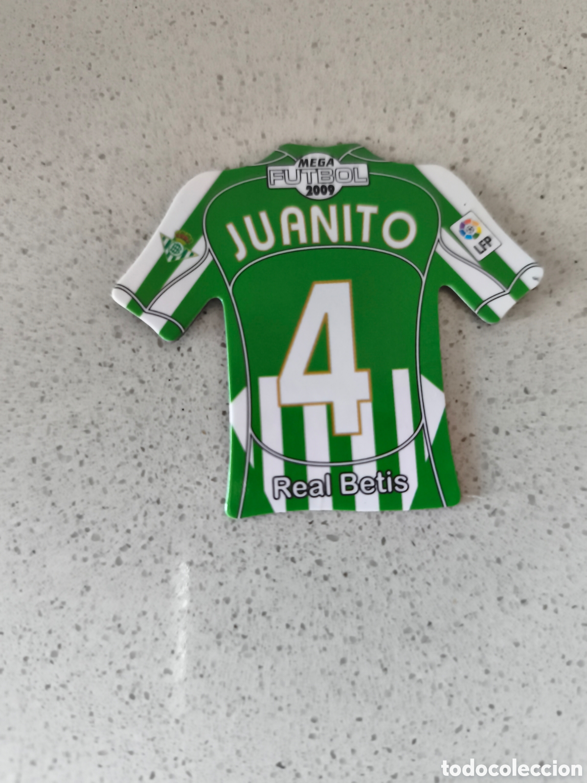 Cromos de Futebol: CAMISETA IMAN NUMERO 4 JUANITO BETIS. MEGA FUTBOL MAGNETS 2008-2009