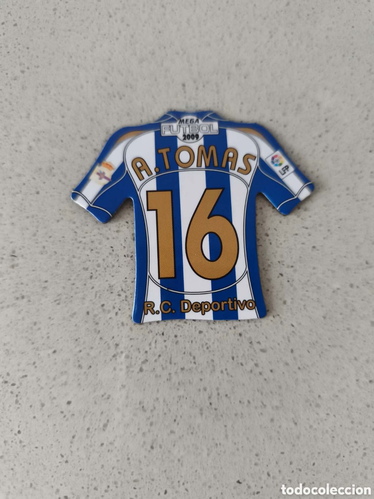 Cromos de f&uacute;tbol: CAMISETA IMAN NUMERO 16 A.TOMAS DEPORTIVO CORU&Ntilde;A. MEGA FUTBOL MAGNETS 2008-2009