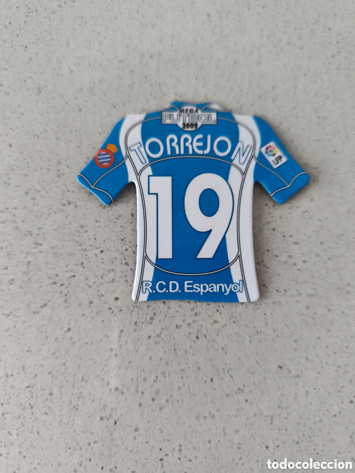 Football Stickers: CAMISETA IMAN NUMERO 19 TORREJON ESPANYOL. MEGA FUTBOL MAGNETS 2008-2009