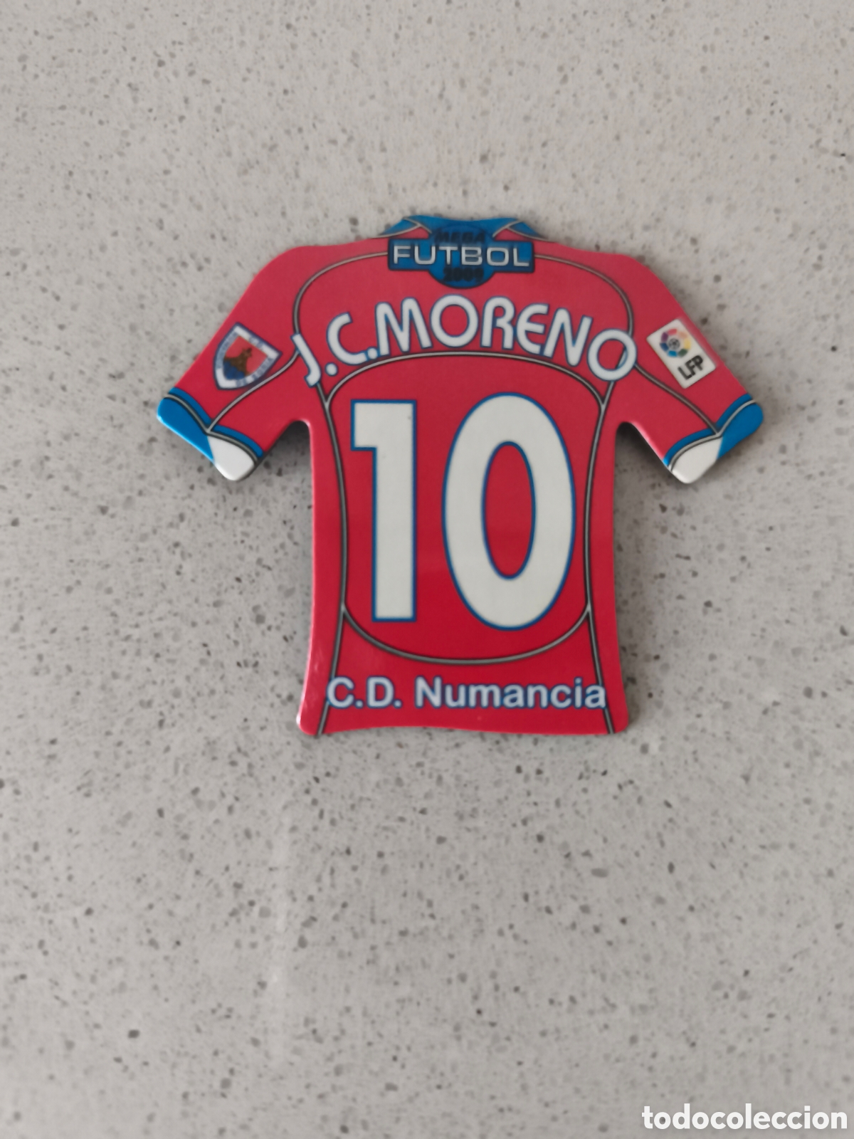 Cromos de f&uacute;tbol: CAMISETA IMAN NUMERO 10 J.C MORENO NUMANCIA. MEGA FUTBOL MAGNETS 2008-2009