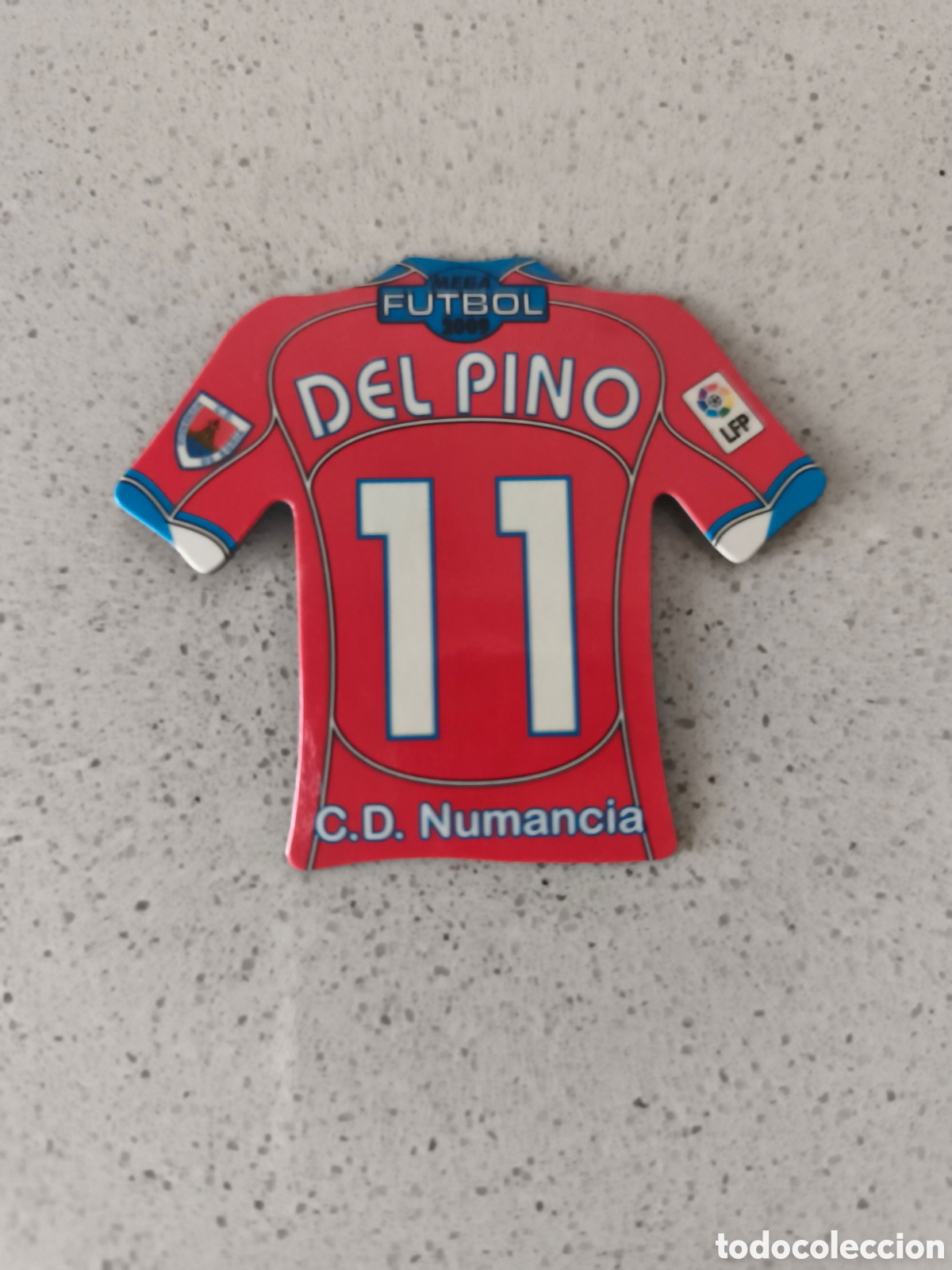 Cromos de f&uacute;tbol: CAMISETA IMAN NUMERO 11 DEL PINO NUMANCIA. MEGA FUTBOL MAGNETS 2008-2009