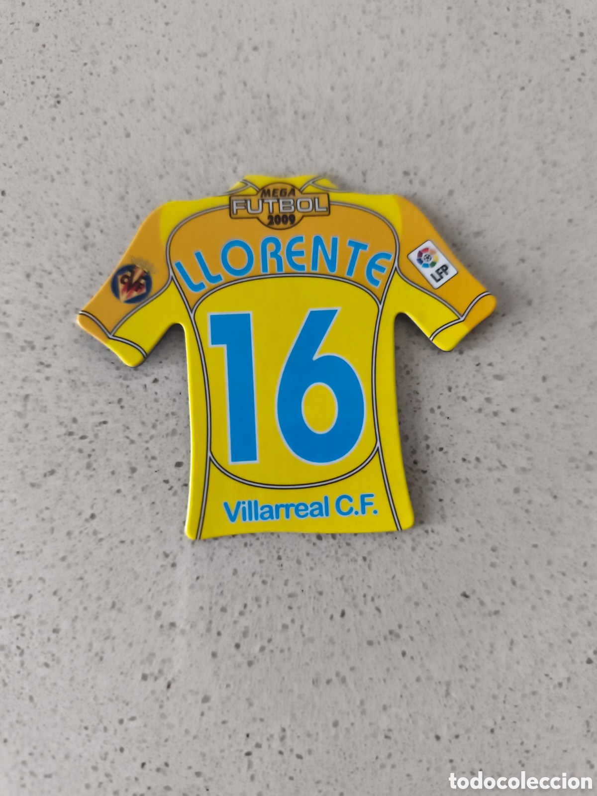 Cromos de f&uacute;tbol: CAMISETA IMAN NUMERO 16 LLORENTE VILLARREAL. MEGA FUTBOL MAGNETS 2008-2009