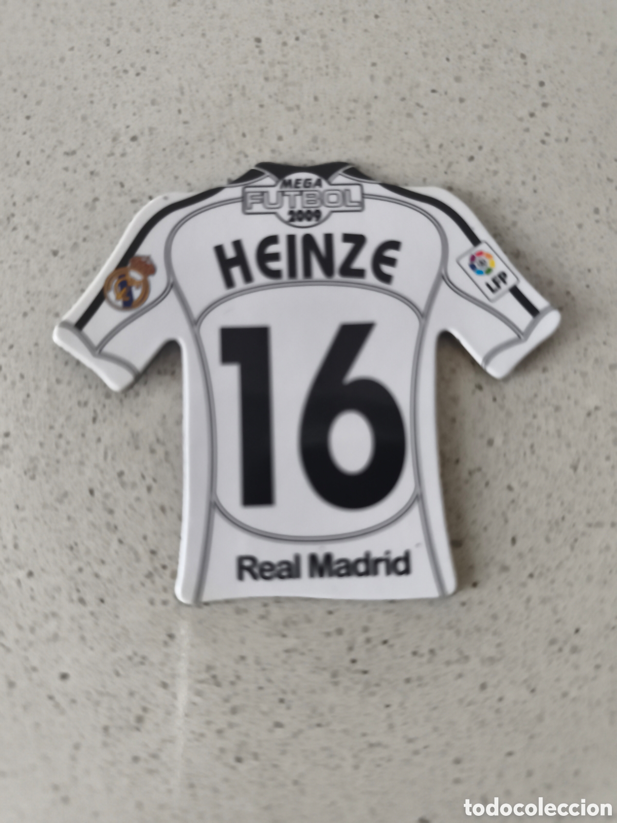 Cromos de f&uacute;tbol: CAMISETA IMAN NUMERO 16 HEINZE REAL MADRID. MEGA FUTBOL MAGNETS 2008-2009