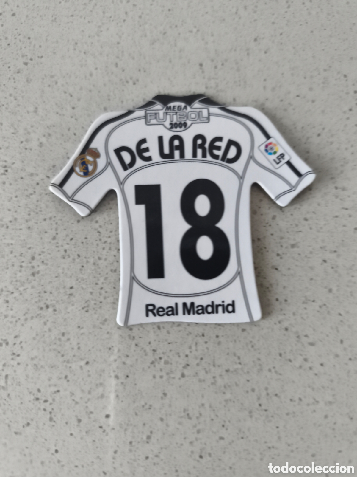 Cromos de f&uacute;tbol: CAMISETA IMAN NUMERO 18 DE LA RED REAL MADRID. MEGA FUTBOL MAGNETS 2008-2009