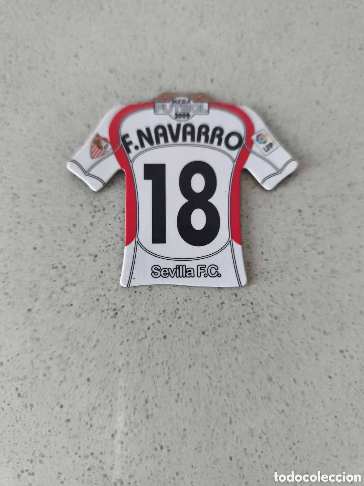 Cromos de f&uacute;tbol: CAMISETA IMAN NUMERO 18 F. NAVARRO SEVILLA. MEGA FUTBOL MAGNETS 2008-2009