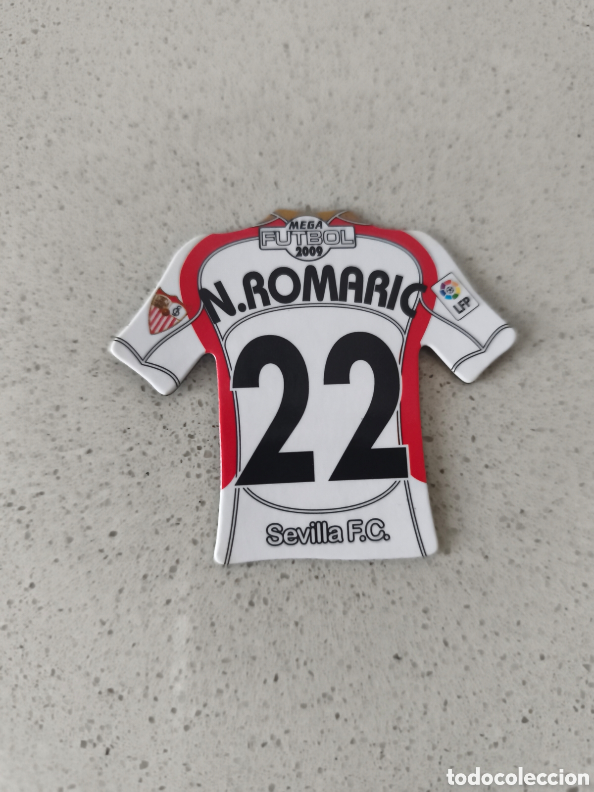 Cromos de f&uacute;tbol: CAMISETA IMAN NUMERO 22 ROMARIC SEVILLA. MEGA FUTBOL MAGNETS 2008-2009