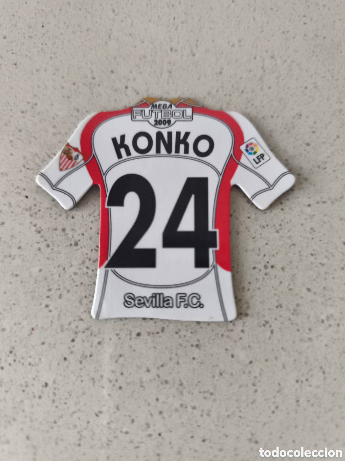 Cromos de f&uacute;tbol: CAMISETA IMAN NUMERO 24 KONKO SEVILLA. MEGA FUTBOL MAGNETS 2008-2009