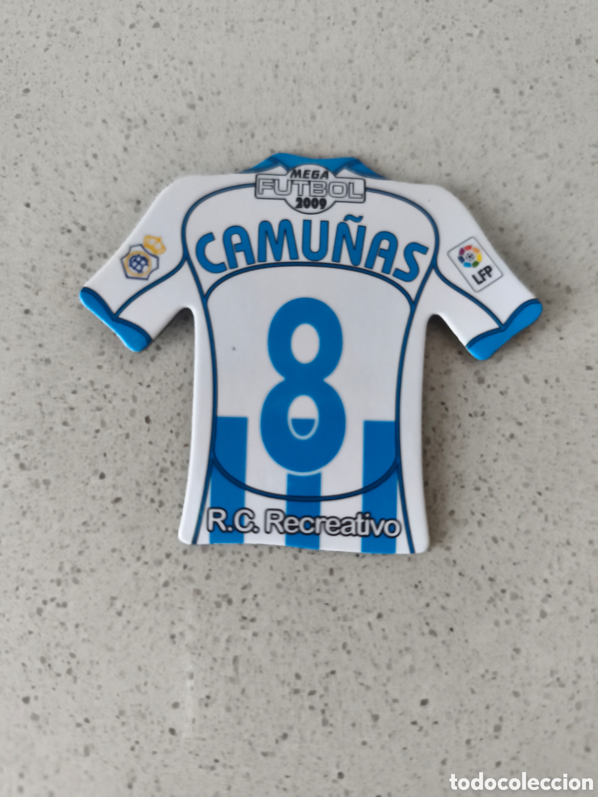 Cromos de f&uacute;tbol: CAMISETA IMAN NUMERO 8 CAMU&Ntilde;AS RECREATIVO HUELVA. MEGA FUTBOL MAGNETS 2008-2009