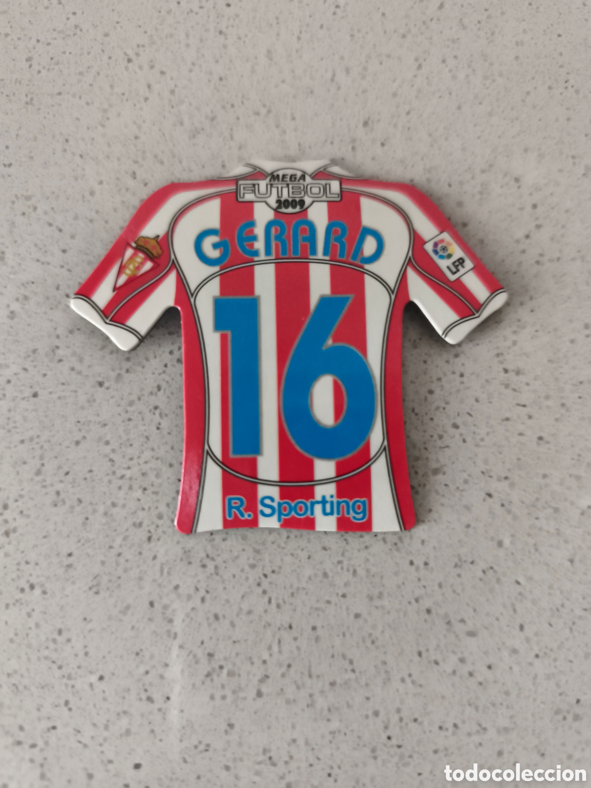 Football Stickers: CAMISETA IMAN NUMERO 16 GERARD SPORTING GIJON. MEGA FUTBOL MAGNETS 2008-2009
