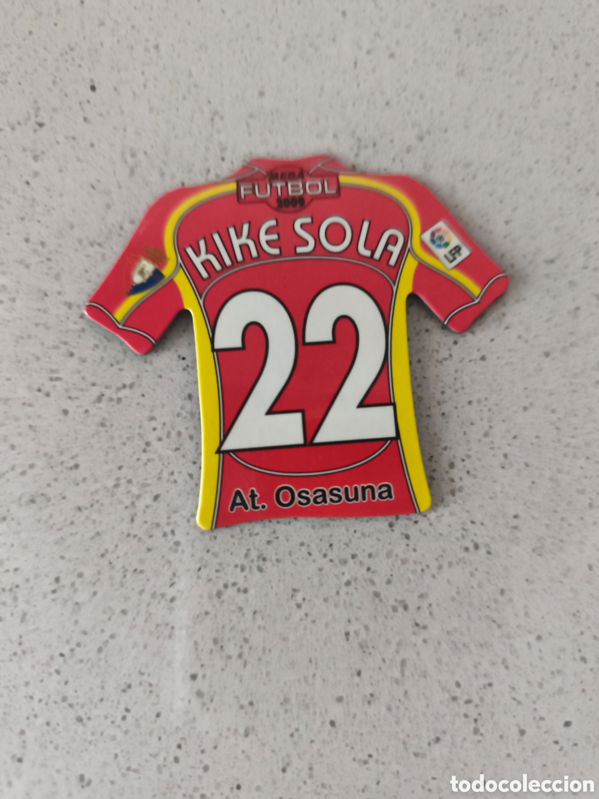 Cartes &agrave; collectionner de Football: CAMISETA IMAN NUMERO 22 KIKE SOLA OSASUNA. MEGA FUTBOL MAGNETS 2008-2009