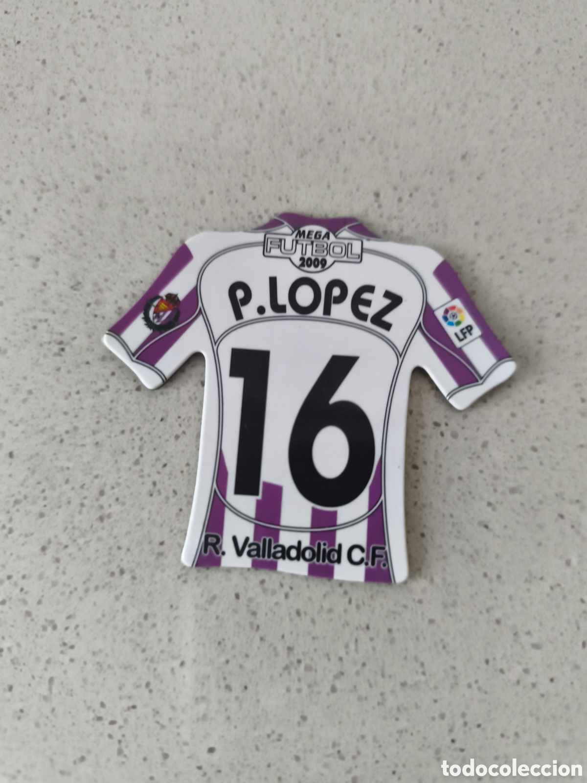 Cromos de f&uacute;tbol: CAMISETA IMAN NUMERO 16 P. LOPEZ VALLADOLID. MEGA FUTBOL MAGNETS 2008-2009