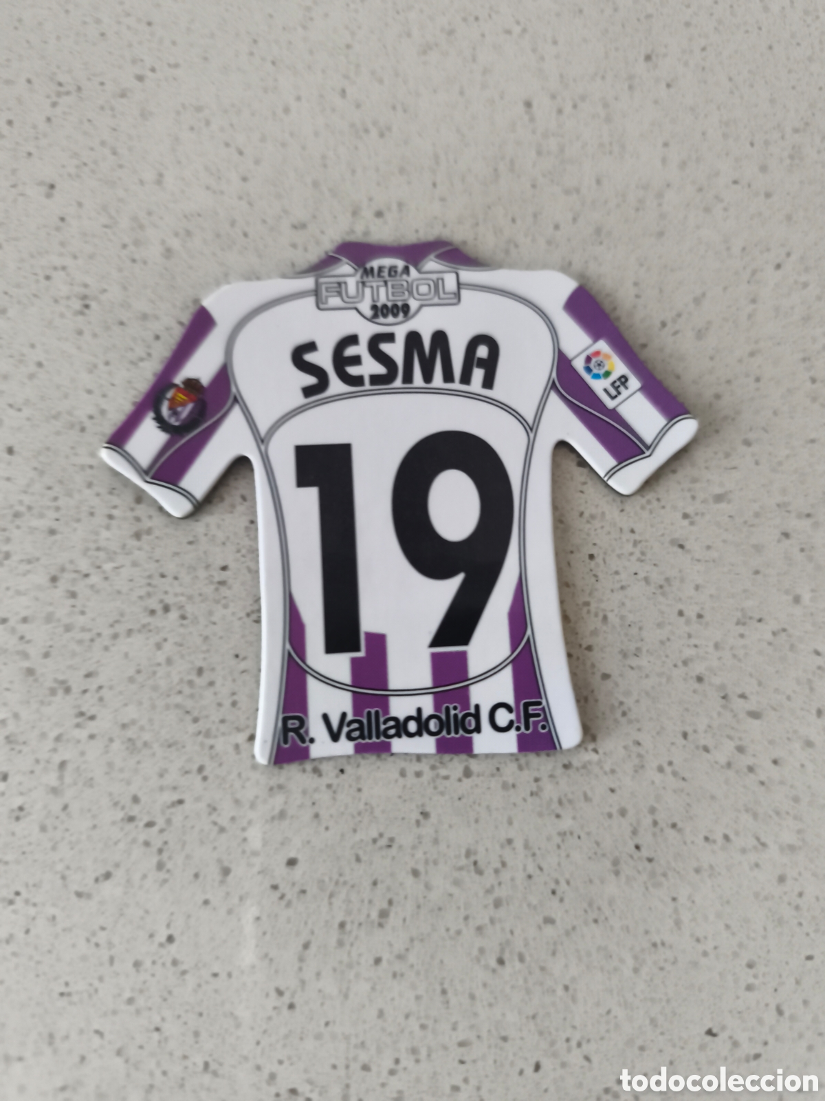 Cartes &agrave; collectionner de Football: CAMISETA IMAN NUMERO 19 SESMA VALLADOLID. MEGA FUTBOL MAGNETS 2008-2009