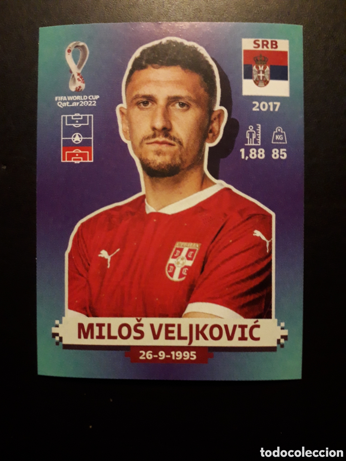 Fu&szlig;ball-Sticker: MILO&Scaron; VELJKOVIĆ SERBIA N&deg; 7 COPA MUNDIAL DE F&Uacute;TBOL QATAR 2022 22 PANINI SIN PEGAR PEDIDO M&Iacute;NIMO 3&euro;.