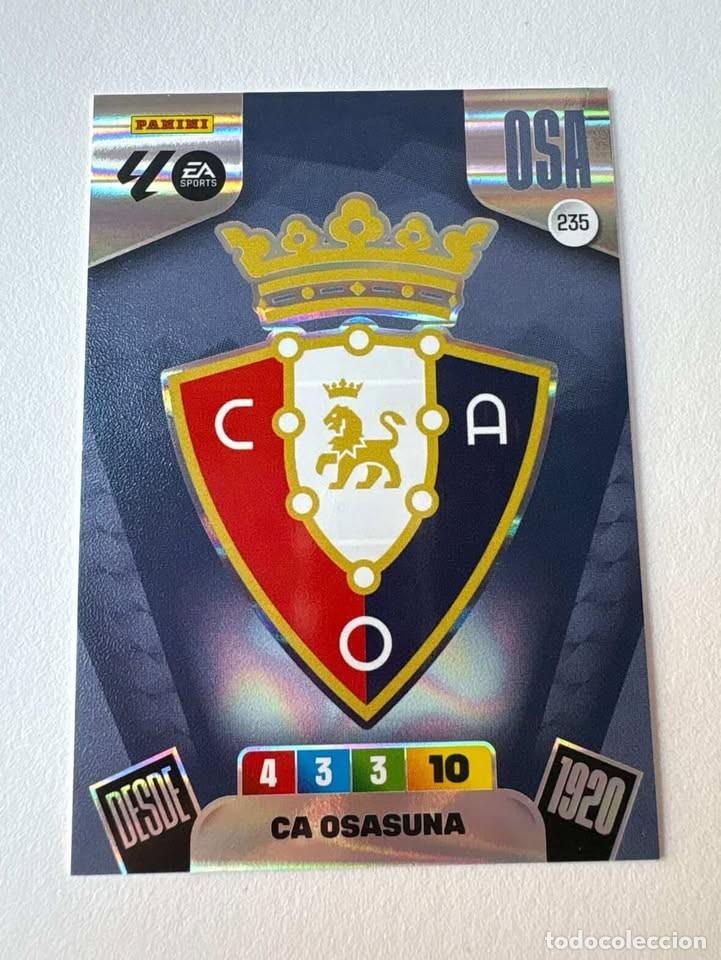 Fu&szlig;ball-Sticker: Carta Escudo Osasuna 235 Adrenalyn 2025-26