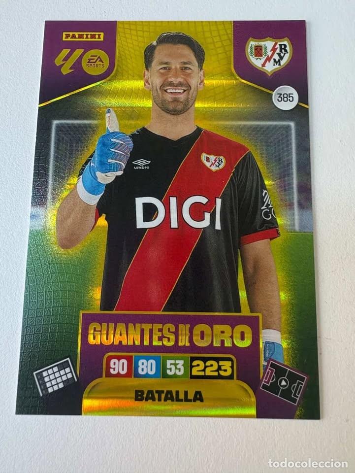 Cromos de f&uacute;tbol: Carta Batalla Guantes de Oro Rayo Vallecano 385 Adrenalyn 2025-26