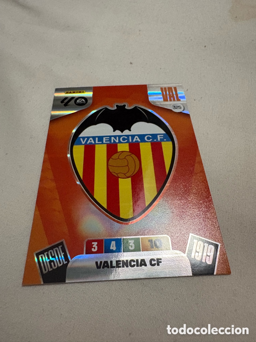 Cromos de f&uacute;tbol: Escudo del Valencia n&uacute;mero 325 adrenalyn XL 25-26 2025-2026