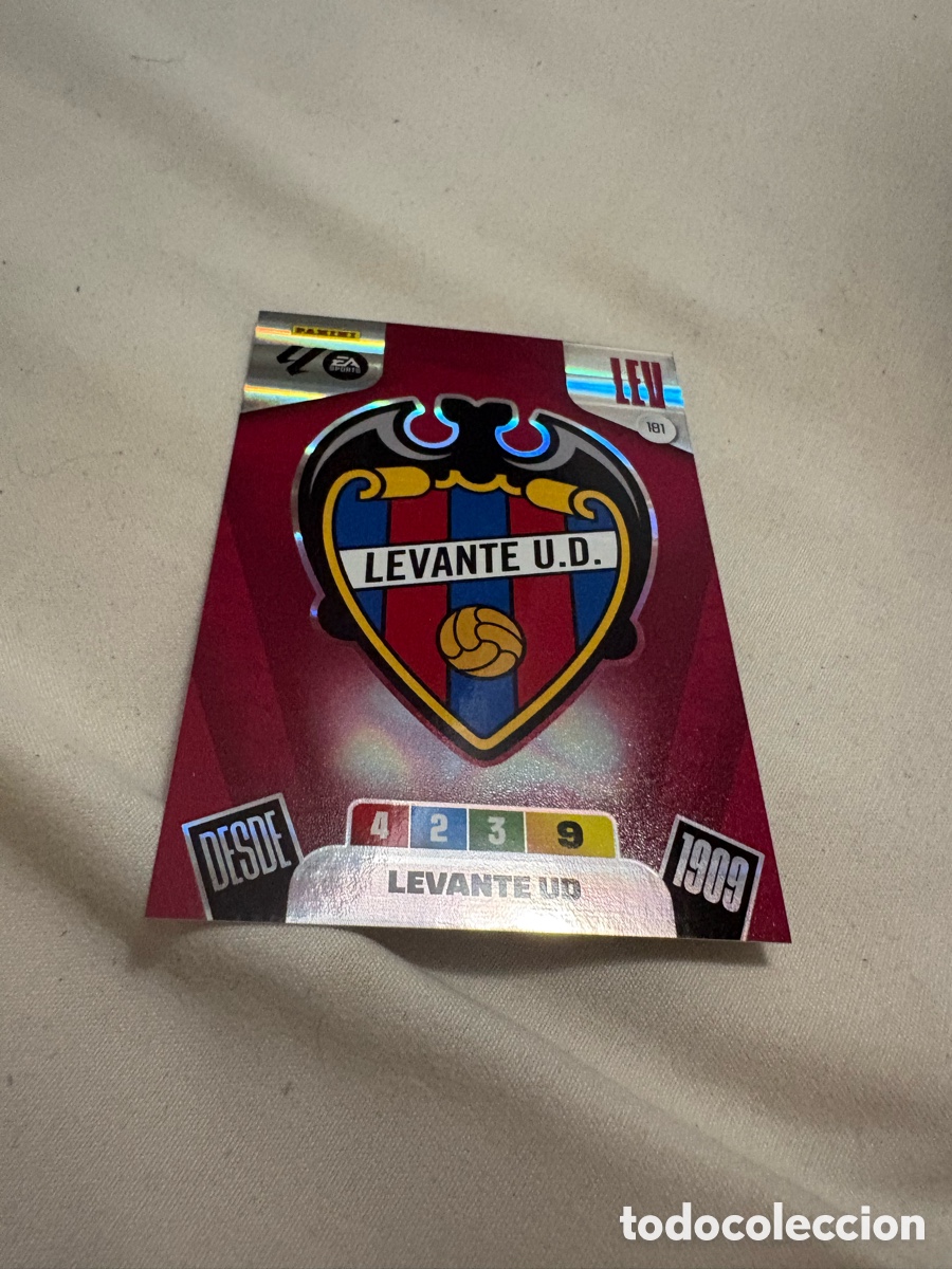Cromos de f&uacute;tbol: Escudo del Levante n&uacute;mero 181 cromo adrenalyn XL 25-26 2025-2026